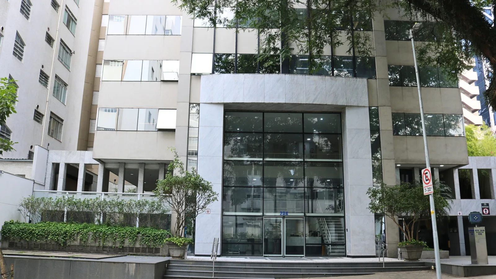 Edifício do consultório do Dr. Eduardo Daud, Alameda Santos 234, Cerqueira César